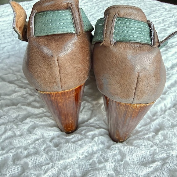 Miz Mooz Petra Leather Platform Heels Size 8 Wood Sculpted Heel Green Accent - Picture 11 of 11